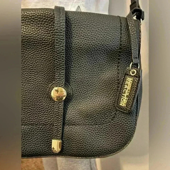Kenneth Cole Reaction leather shoulder bag, gold accents - Picture 3 of 11